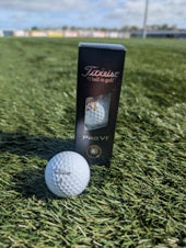 NEW : Titleist Pro V 1